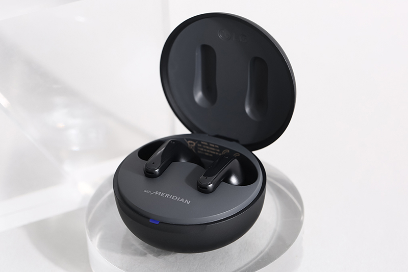 Tai nghe Bluetooth TWS LG TONE-FP5 thiết kế theo hình loa tai gọn